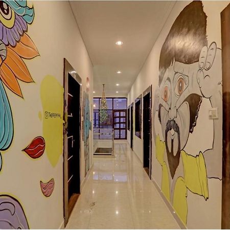 Madpackers Khajuraho Hostel Exterior photo