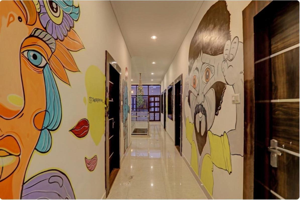 Madpackers Khajuraho Hostel Exterior photo